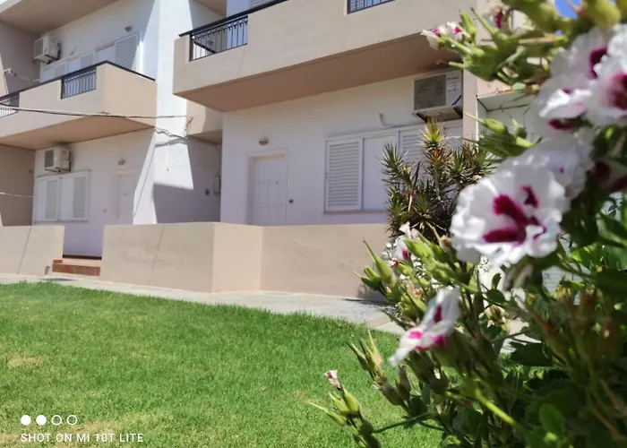 Yannis Apartments